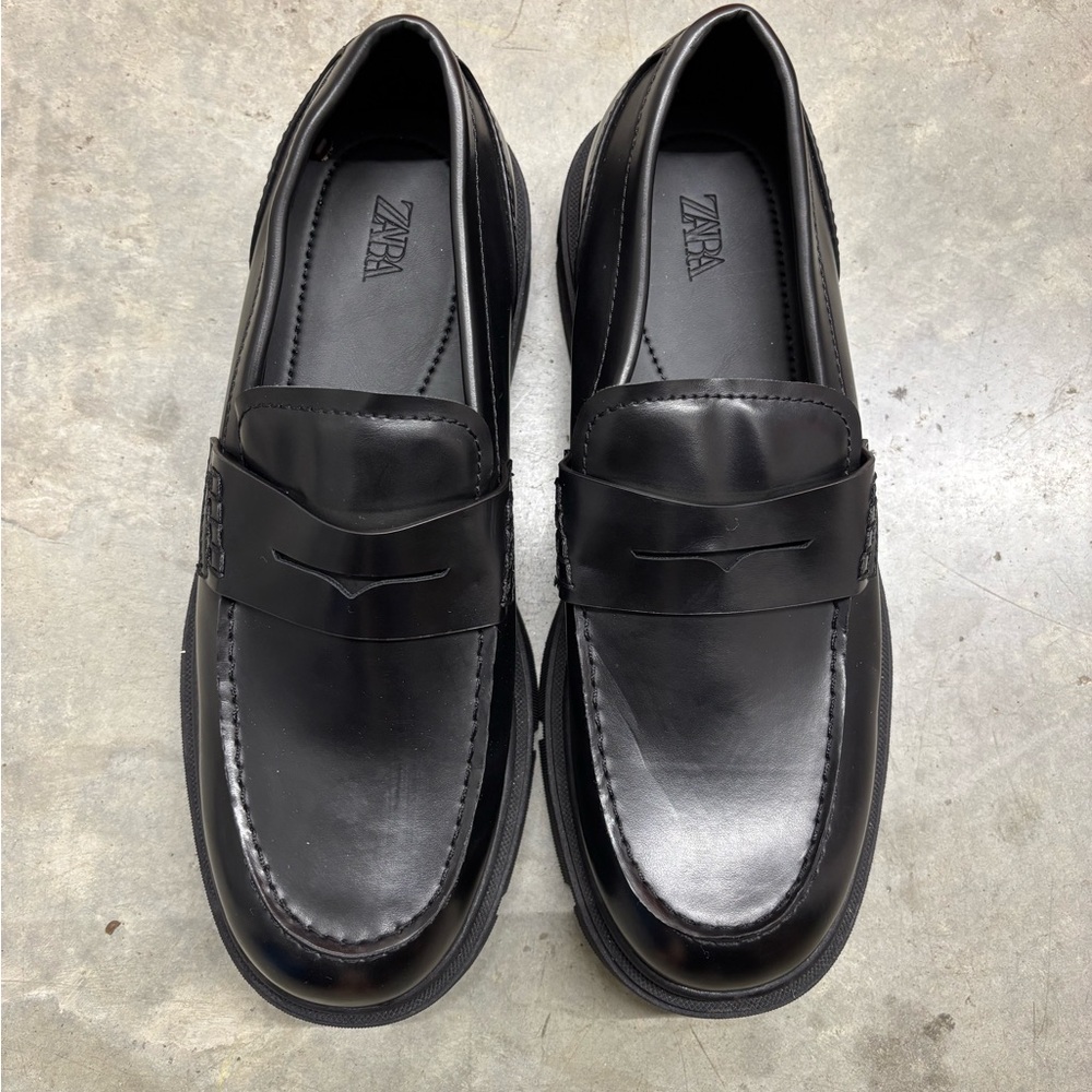 Zara Men Black Slip-On Loafers Elegant and Versatile